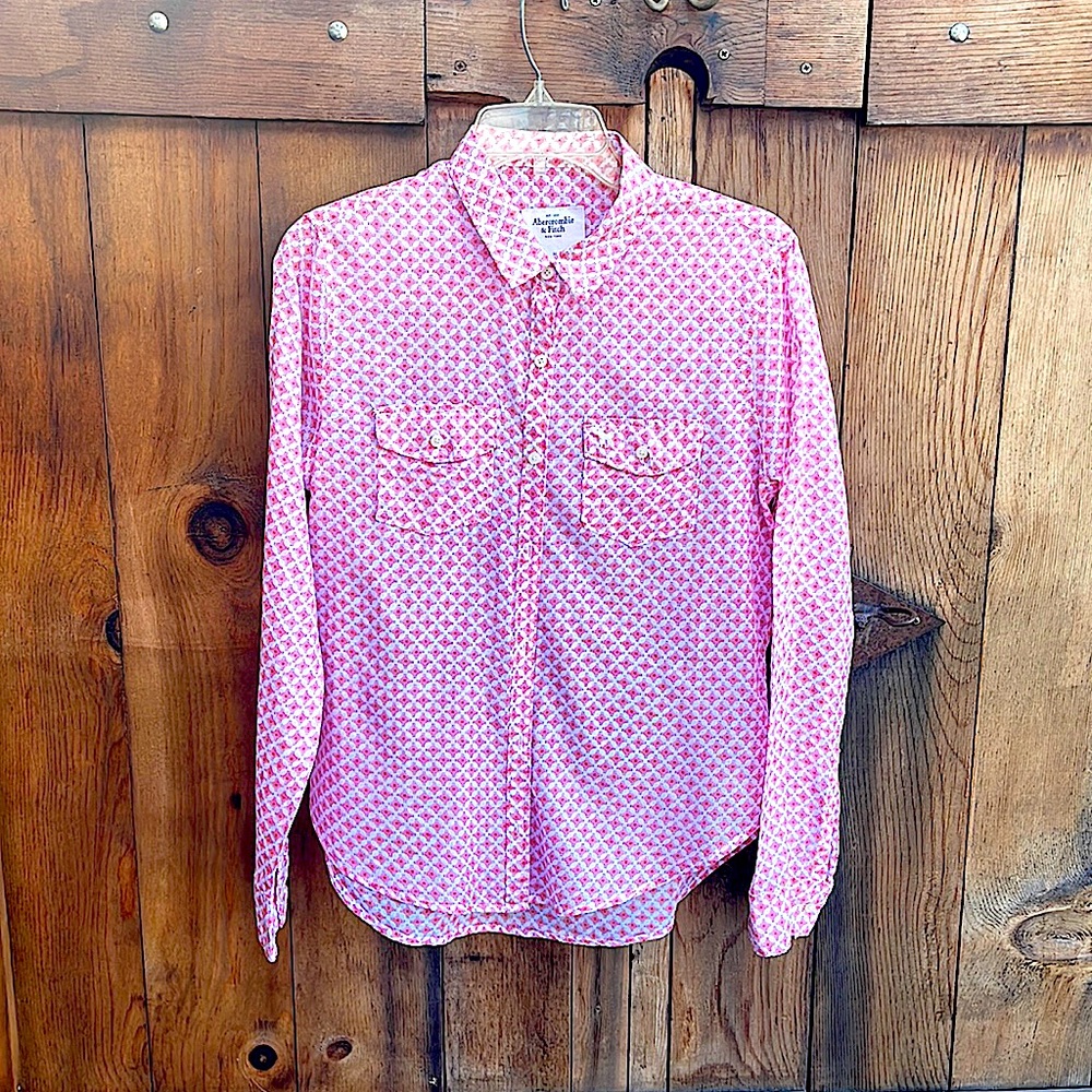 Pink and white button down shirt from Abercrombie. Great condition.